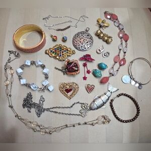 MIXED LOT OF JEWELRY SOME 925 STERLING & GENUINE CULTURED PEARL BRACELET